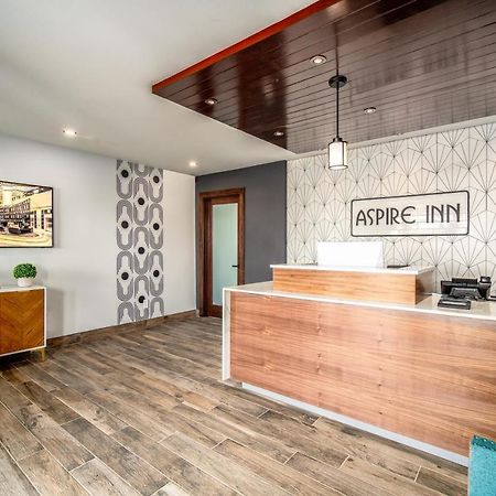 Aspire Inn Studios & Spas Беллфлауэр Экстерьер фото