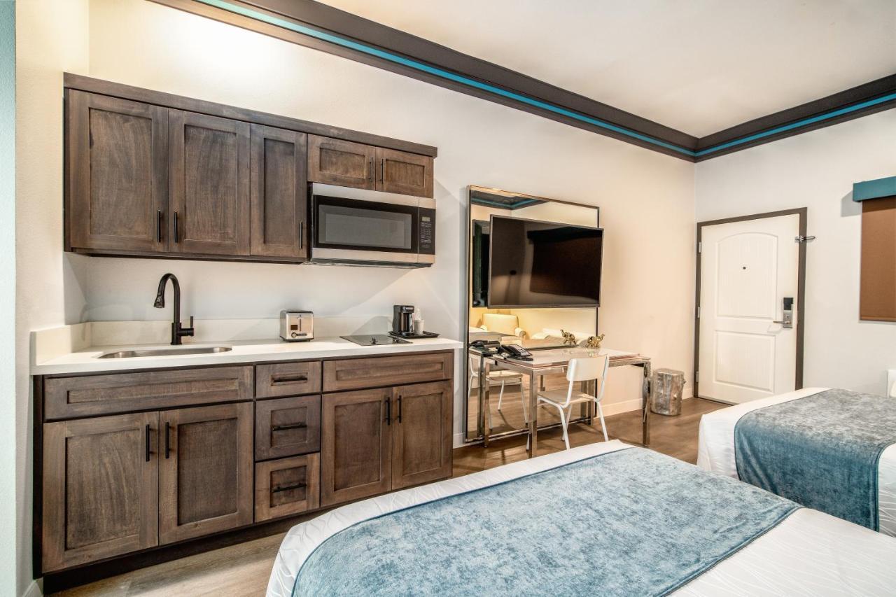 Aspire Inn Studios & Spas Беллфлауэр Экстерьер фото