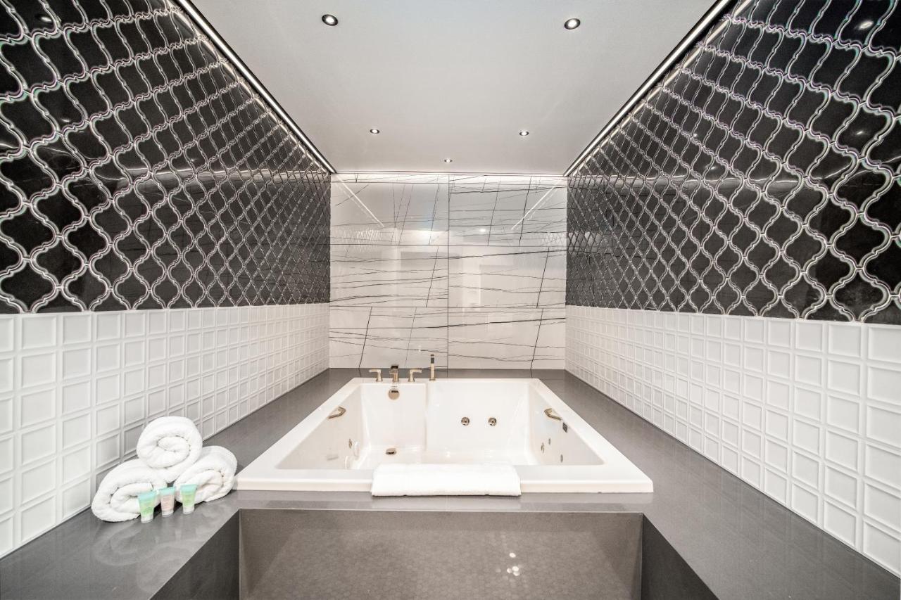 Aspire Inn Studios & Spas Беллфлауэр Экстерьер фото