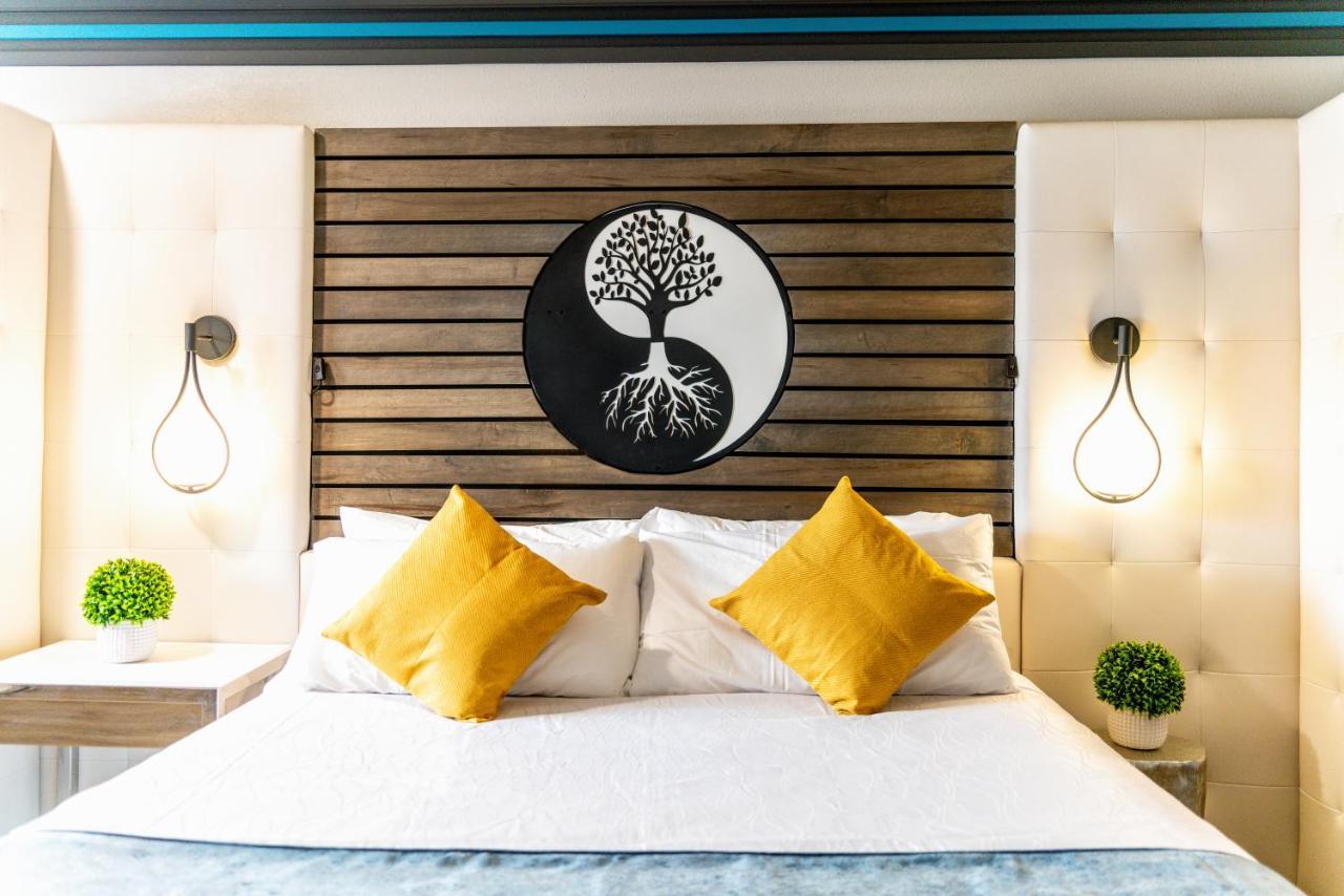 Aspire Inn Studios & Spas Беллфлауэр Экстерьер фото