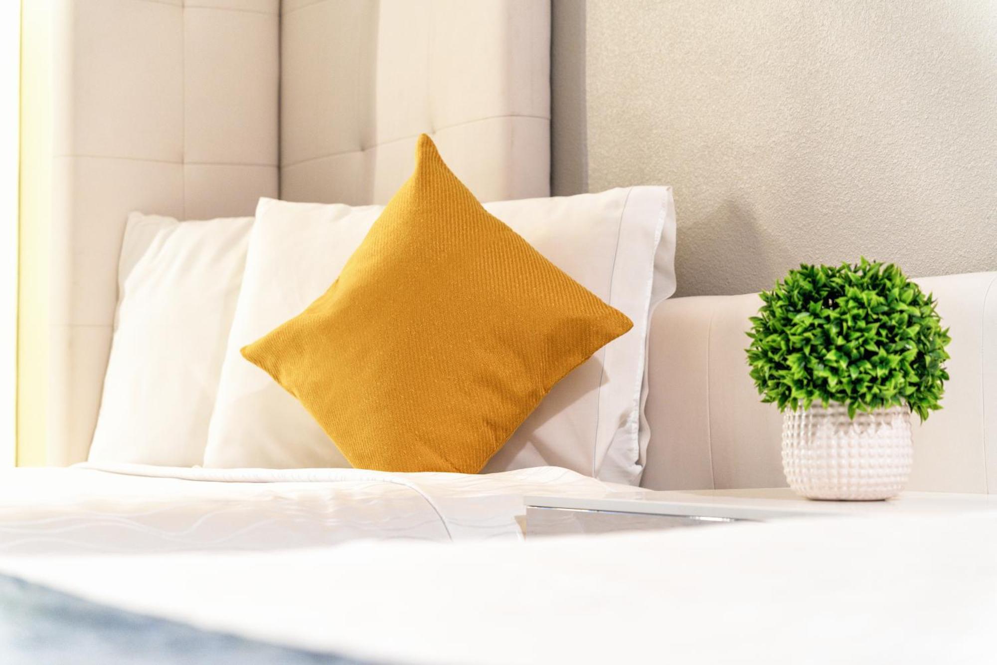 Aspire Inn Studios & Spas Беллфлауэр Экстерьер фото