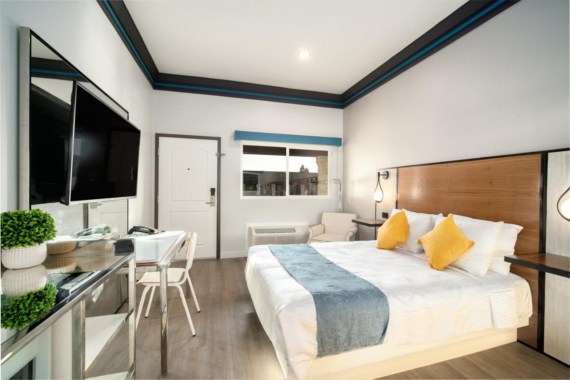 Aspire Inn Studios & Spas Беллфлауэр Экстерьер фото